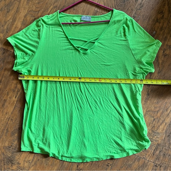 Masseys Shirt Lime Green V Neck Crisscross Flowey Cap Short Sleeves Plus Size 3x - Picture 8 of 12